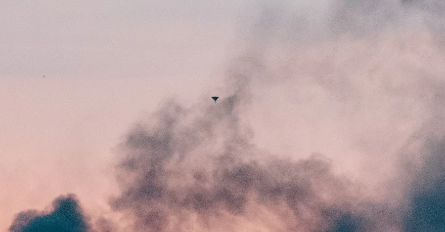 У Криму вночі пролунала серія вибухів, у кількох містах почалися масштабні пожежі