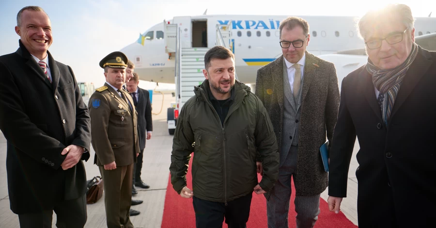 Зеленський прилетів до Німеччини на переговори щодо мирного плану за участі США