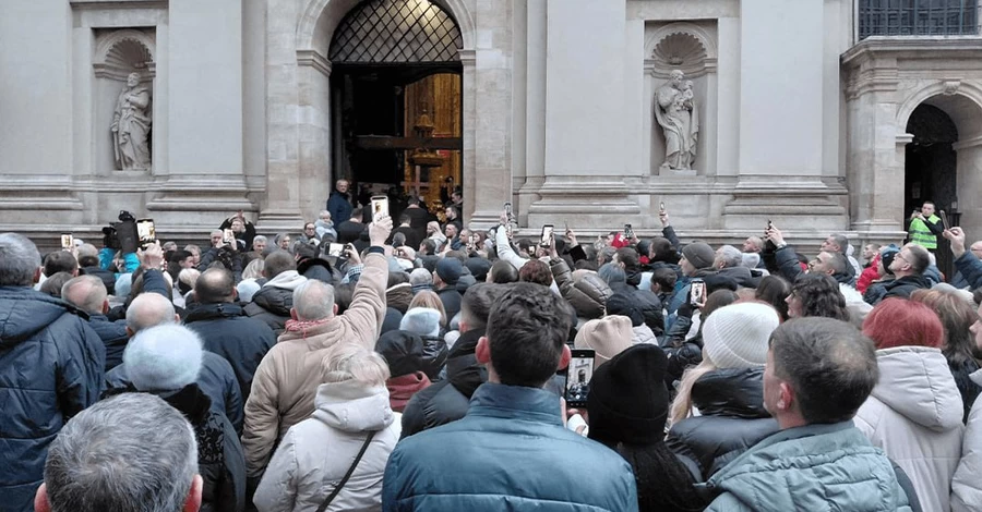У Львові розпочалося прощання з народним артистом Степаном Гігою