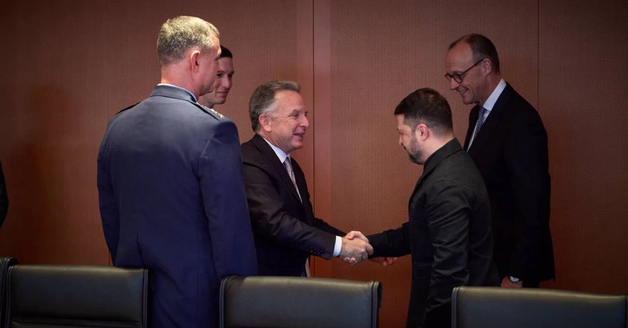 У Німеччині розпочалася зустріч Зеленського з Віткоффом та Кушнером щодо мирного плану (оновлено)