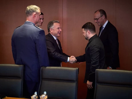У Німеччині розпочалася зустріч Зеленського з Віткоффом та Кушнером щодо мирного плану (оновлено)