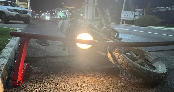 Уклонист на мотоцикле протаранил пограничный пункт, чтобы сбежать в Румынию