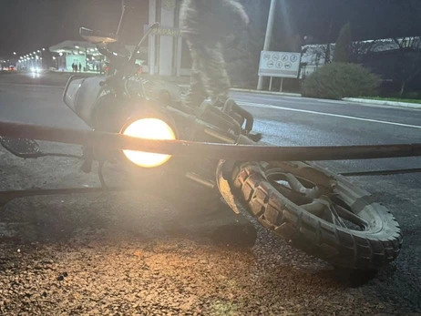 Уклонист на мотоцикле протаранил пограничный пункт, чтобы сбежать в Румынию