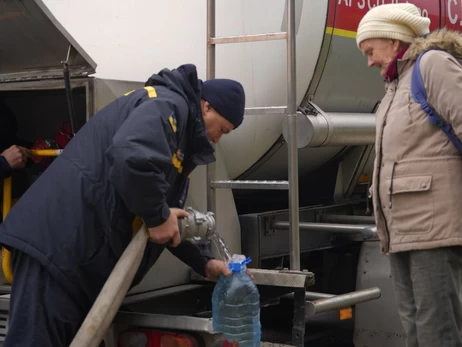 В Одесі без світла залишається понад 430 тисяч абонентів, воду підвозять автоцистернами 