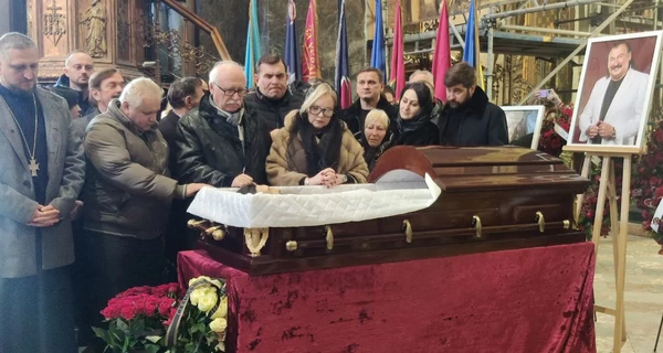 У Львові ховають народного артиста Степана Гігу - прийшли тисячі людей