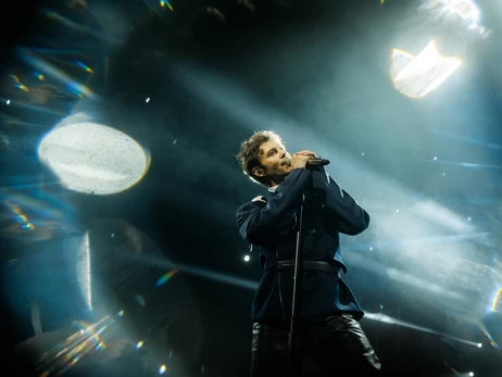 Блекаут, жива трава та жарти про прання: як пройшов концерт Макса Барських у Палаці спорту