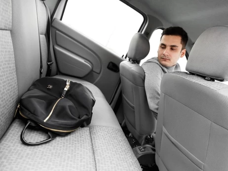 Что забывают в машинах пользователи BlaBlaCar: от британской визы до варенья и мешка навоза