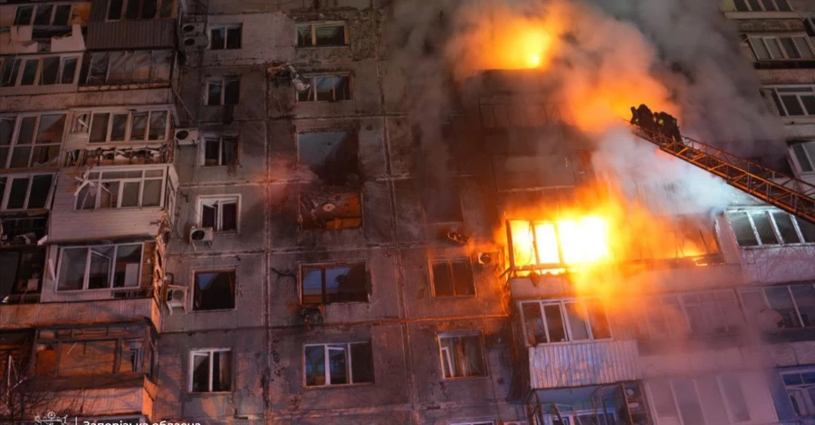 Росіяни двічі за ранок вдарили по Запоріжжю: атакували багатоповерхівку і маршрутку