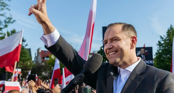 Навроцкий подписал закон, регулирующий получение карт CUKR для украинцев