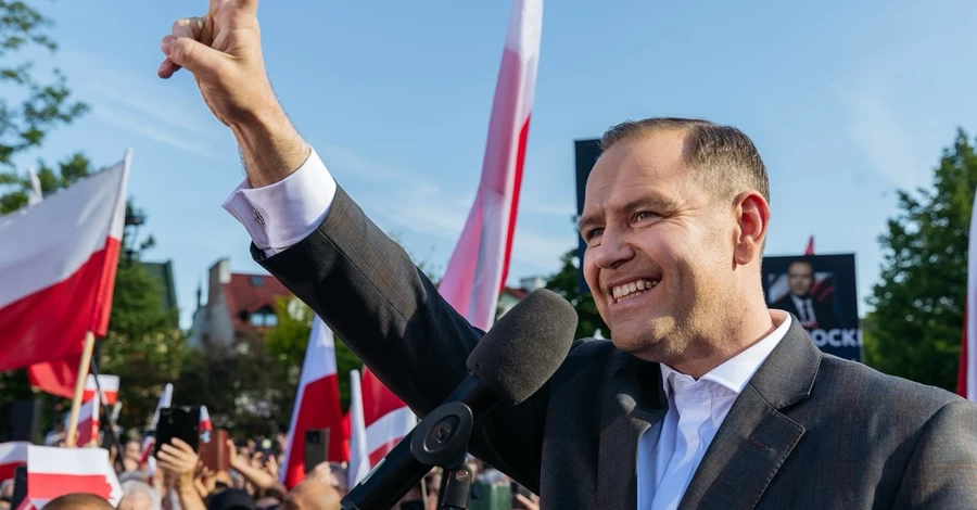 Навроцкий подписал закон, регулирующий получение карт CUKR для украинцев