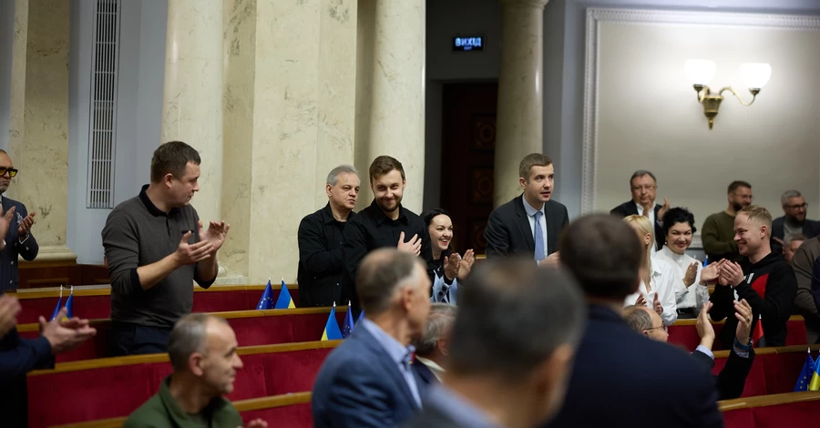 Верховна Рада зобов'язала міністрів приходити до парламенту в разі свого звільнення 