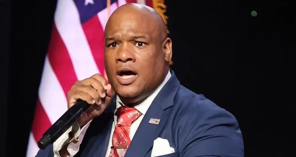 Приближенный к Трампу пастор Бернс высказался о коррупции в Украине и женщине-президенте