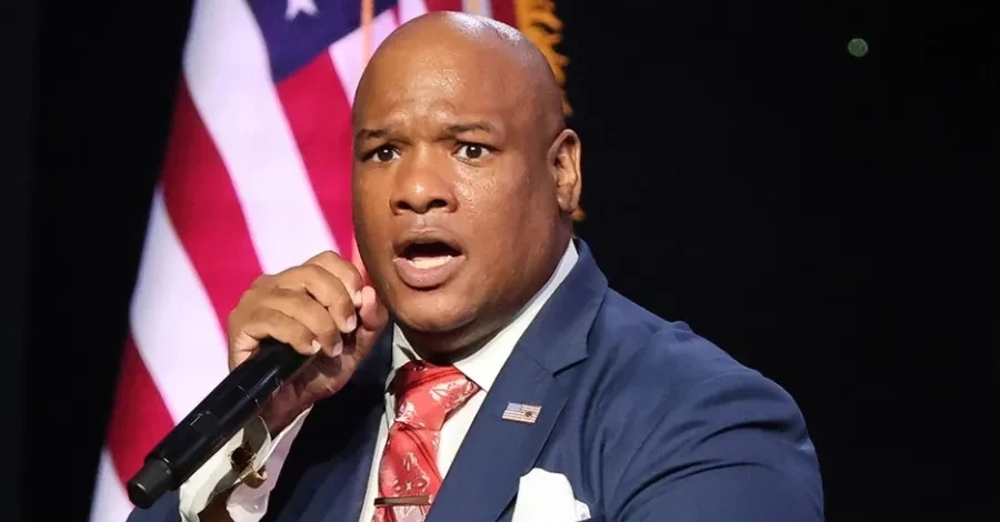 Наближений до Трампа пастор Бернс висловився про корупцію в Україні та жінку-президента