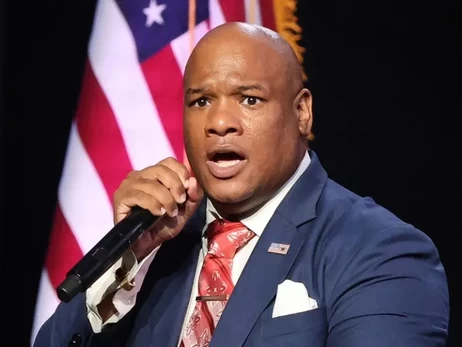 Приближенный к Трампу пастор Бернс высказался о коррупции в Украине и женщине-президенте