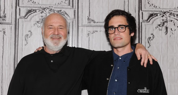 Сына режиссера Роба Райнера арестовали по подозрению в убийстве родителей