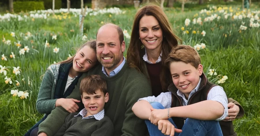 Принц Вільям і Кейт Міддлтон представили нову різдвяну листівку: з дітьми в оточенні нарцисів