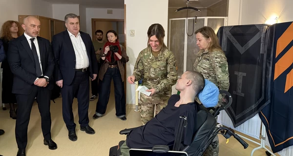 Керівники НБУ та Приватбанку особисто вибачилися перед ветераном, якому відмовили у видачі картки