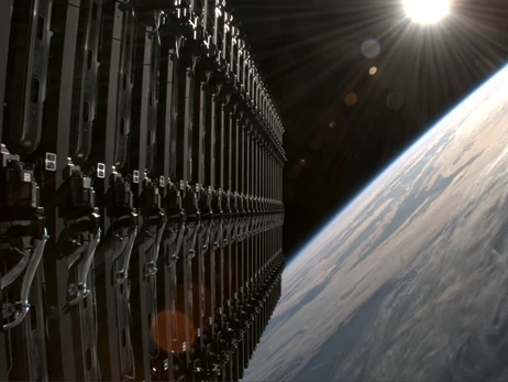 Спутник SpaceX подвергся аномалии на орбите и падает на Землю