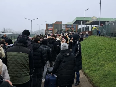 Время ожидания на границе Украины с Польшей выросло до 20 часов, — соцсети