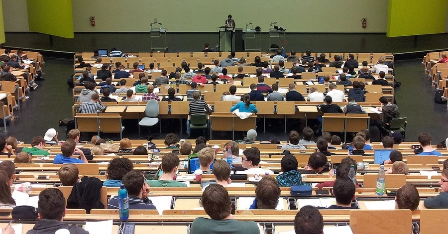 В Минобразования рассказали, сократилось ли число абитуриентов после открытия границ для мужчин 18-22 лет