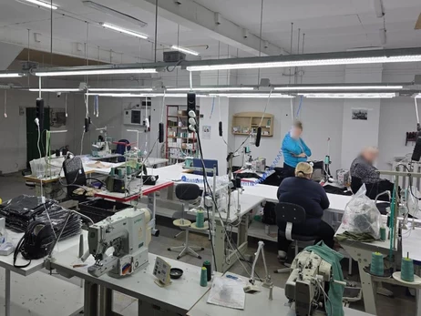 Под Львовом нашли цех по изготовлению поддельной одежды известных брендов