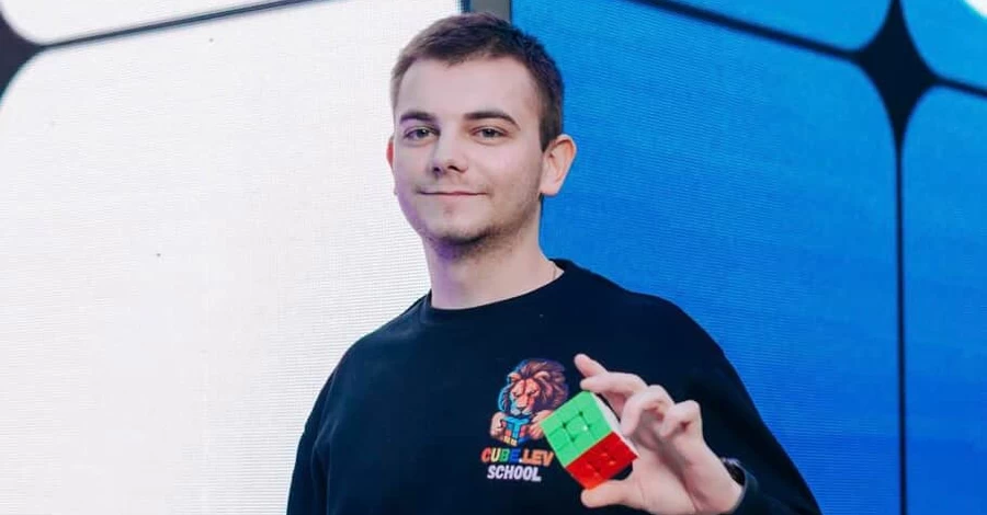 Рекордсмен Украины по спидкубингу: из 1500 кубиков Рубика составил портрет Кевина из «Сам дома»