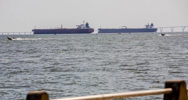 США перекидає елітні авіапідрозділи до Карибського басейну, на вулицях Венесуели роздають зброю