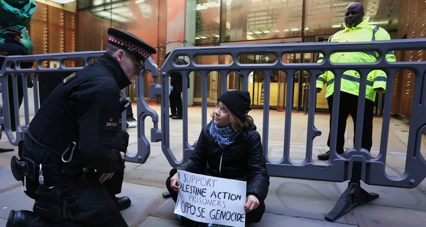 Грету Тунберг арестовывали в Лондоне за нарушение закона о терроризме