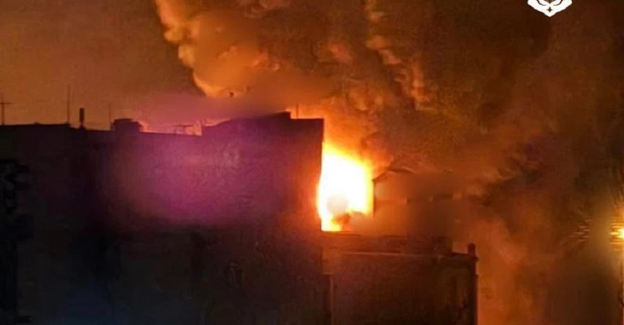 РФ знову вдарила по об'єкту інфраструктури в Одесі, на місці влучення – велика пожежа