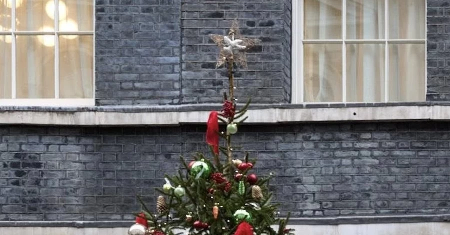 Верхівку ялинки на Даунінг-стріт прикрасила українська іграшка