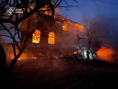 Росіяни вдарили дронами по багатоповерхівках у Києві: є загиблий, серед поранених – двоє дітей
