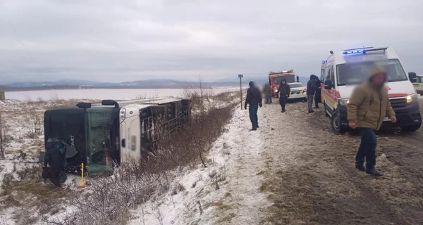 В Ивано-Франковской области перевернулся автобус: один человек погиб, девять в больнице