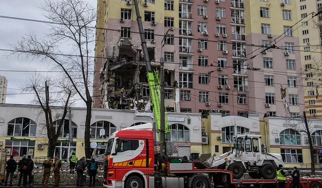 Будинок у Києві після російського обстрілу