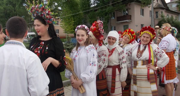 Спасительница старинных вышиванок из Бахмута: Моя коллекция — это тоже оружие