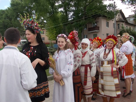 Спасительница старинных вышиванок из Бахмута: Моя коллекция — это тоже оружие