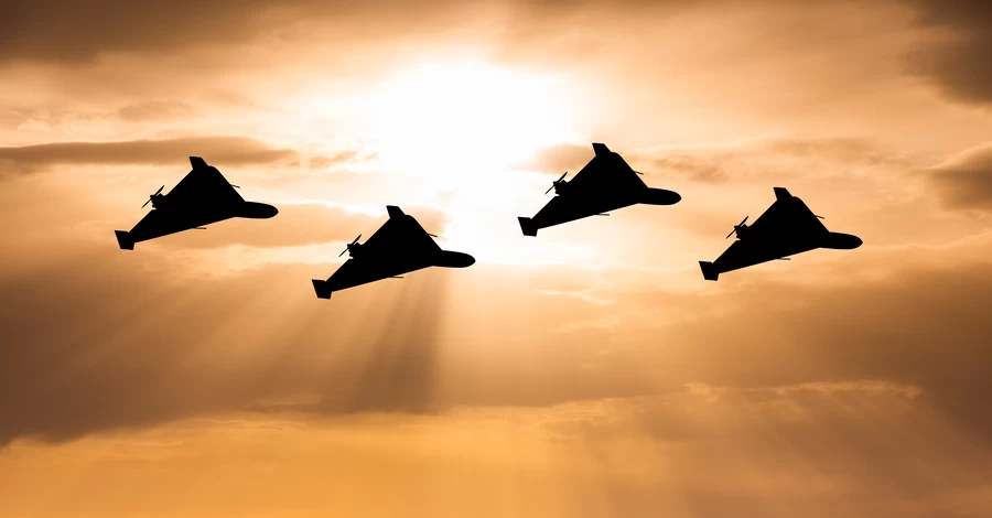 Силы ПВО ночью обезвредили ракету и 52 российских дрона 