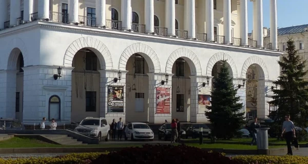 Из названия музыкальной академии только убрали имя Чайковского, новое будет позже