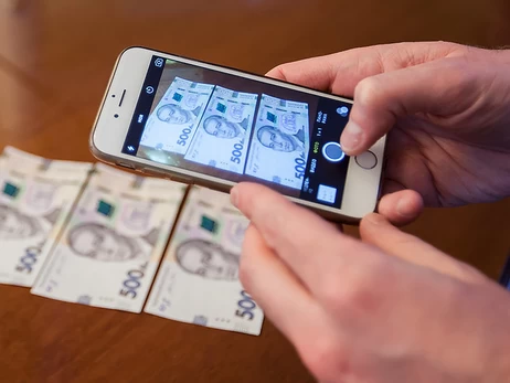 Підвищення зарплат, збільшення ЄСВ та безкоштовний роумінг: що нас чекає на початку року