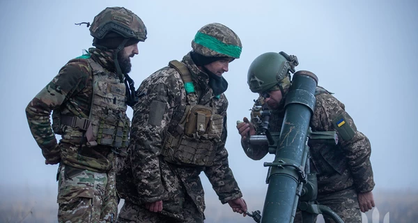 Военные подняли флаг Украины над Дачным на Днепропетровщине 