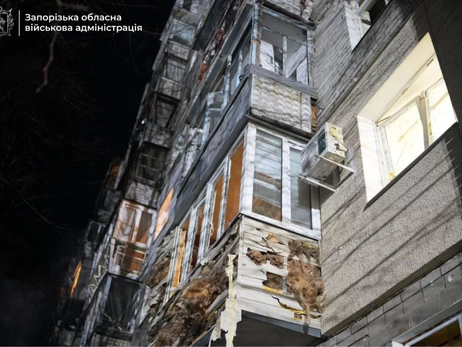 Россияне атаковали многоэтажку в Запорожье - есть травмированые 