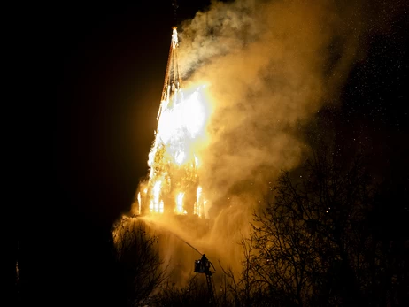 В новогоднюю ночь в Амстердаме сгорела историческая церковь Вонделлы