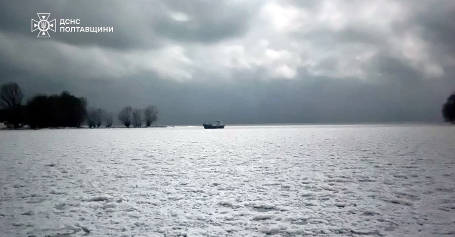 Човен з людьми потрапив у крижану пастку на Дніпрі у новорічну ніч