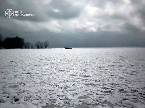 Лодка с людьми попала в ледяную ловушку на Днепре в новогоднюю ночь