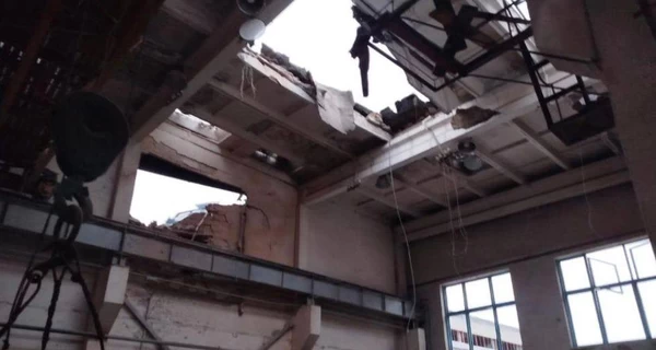 Войска РФ ударили по железной дороге в трех областях - повреждены депо и вагоны