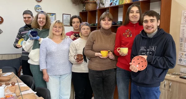 Творчість та стабільність: як гончарна майстерня у Миколаєві змінює життя людей з особливостями