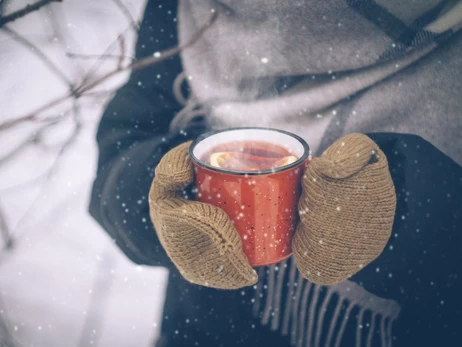 Чем согреваться в холод на прогулке: компот, глинтвейн или напиток времен Киевской Руси?