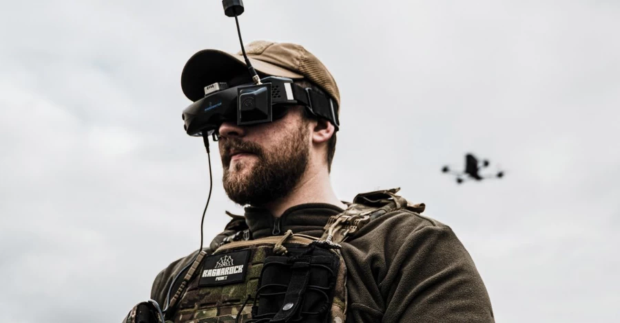 Українські дрони вдарили по російській базі з паливом на Луганщині та станції в Криму 