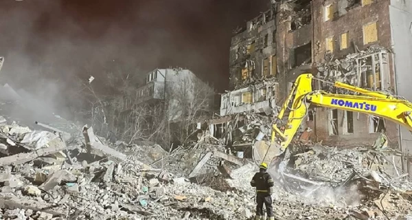 В Харькове на месте ракетного удара под завалами многоэтажки нашли фрагменты тел еще трех человек (ОБНОВЛЕНО)