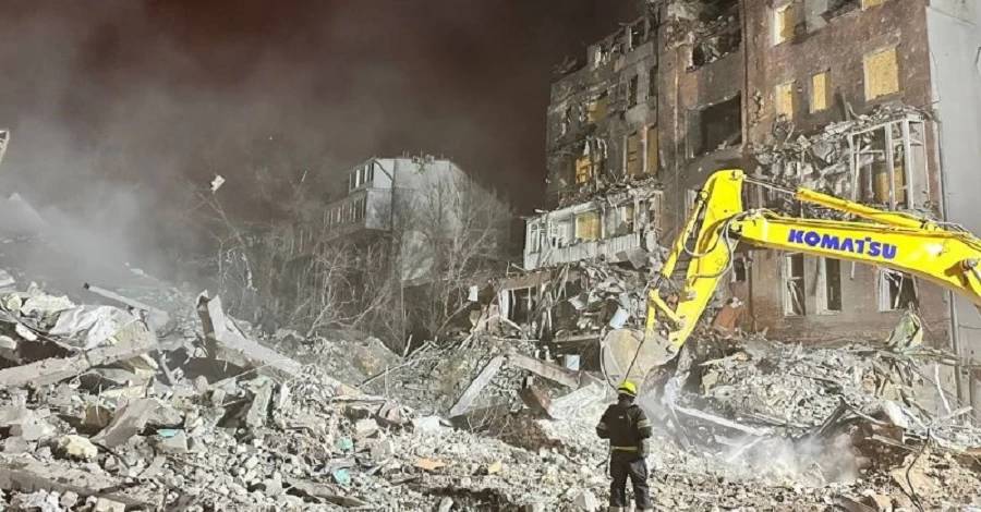 У Харкові на місці ракетного удару під завалами багатоповерхівки знайшли фрагменти тіл ще трьох людей (ОНОВЛЕНО)