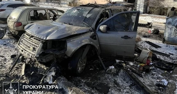 Взрыв автомобиля в Киеве прокуратура расследует как теракт – травмирован военнослужащий